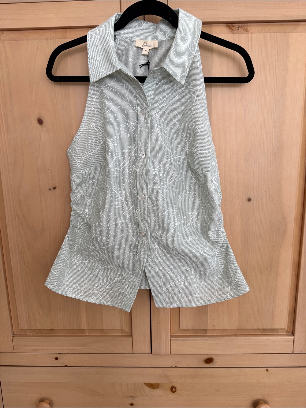NWT Med Elan Pale Sage Sleeveless Button down